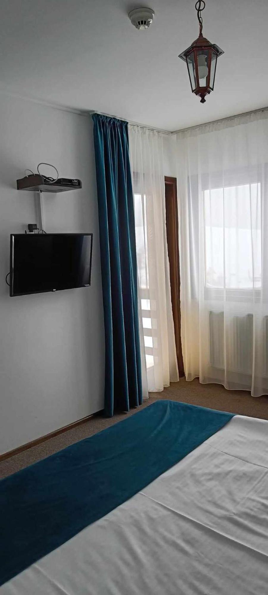 Pensiunea Crai Nou Şirnea Exteriér fotografie