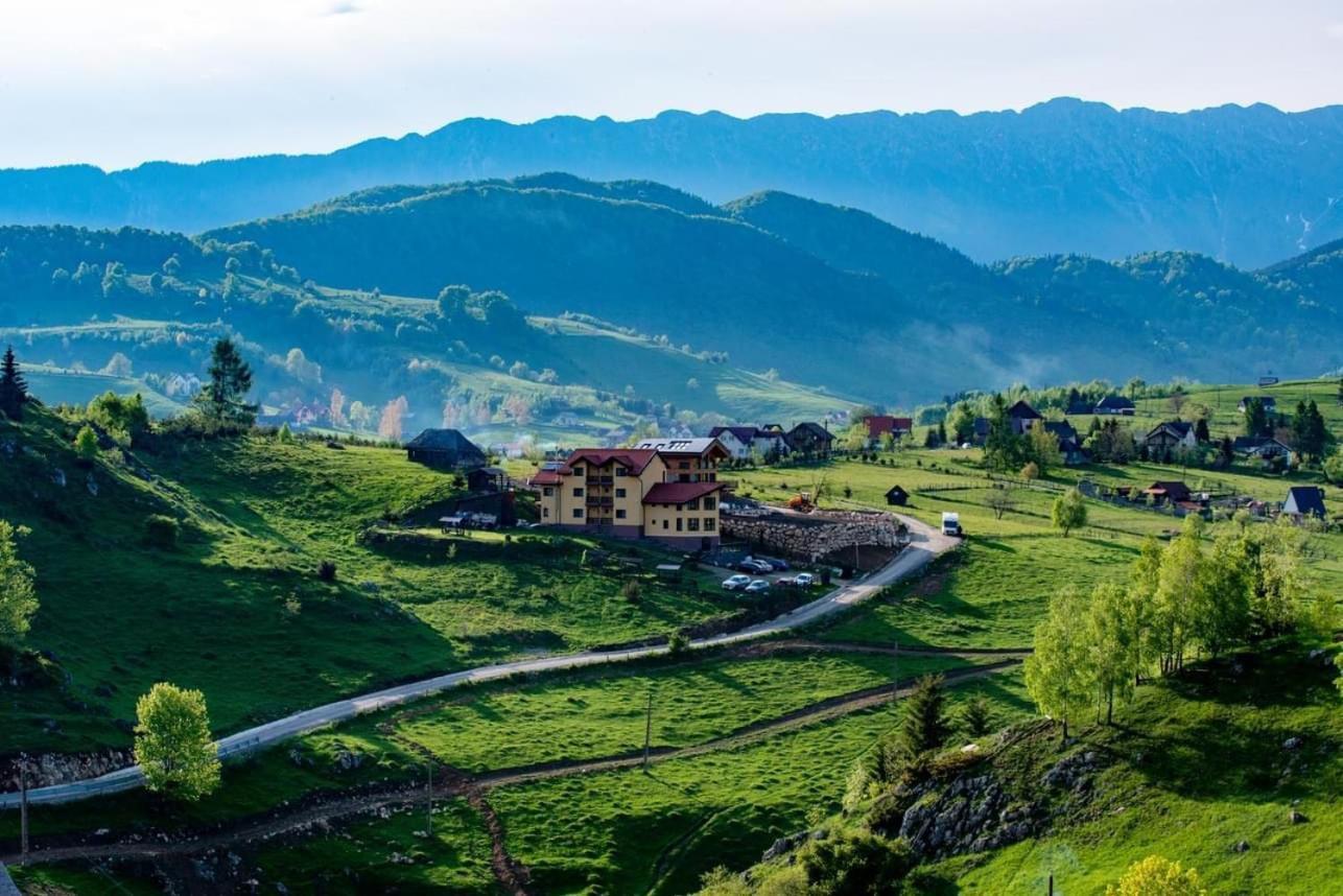 Pensiunea Crai Nou Şirnea Exteriér fotografie